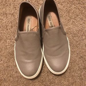 🎈Steve Madden slip on shoes